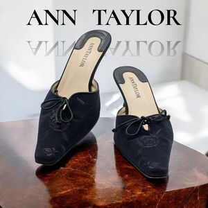 Ann Taylor Navy Blue Embroidered Women's Shoes_ W Size 6.5